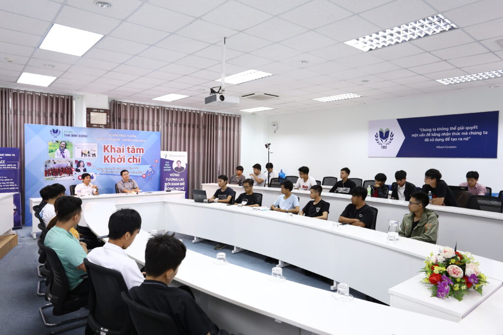 Toàn cảnh buổi tọa đàm “Vững tương lai với đam mê công nghệ